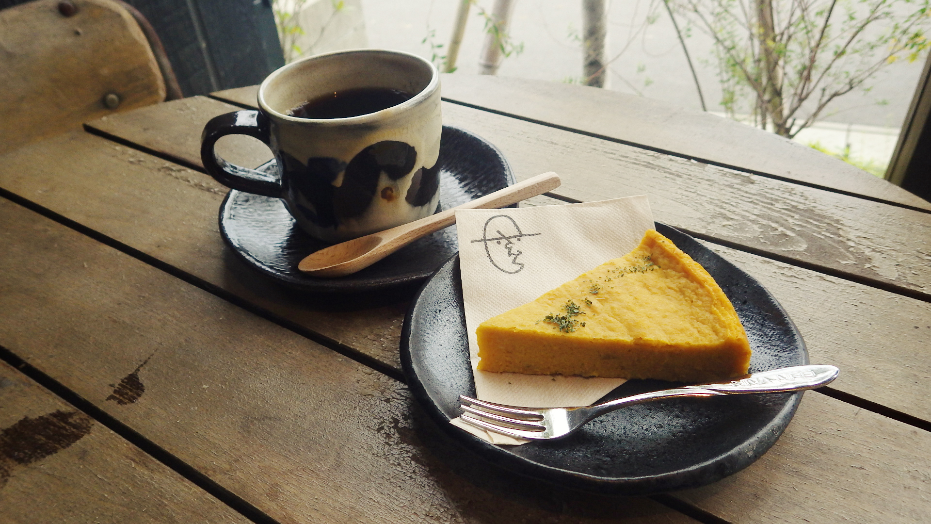 かぼちゃのチーズケーキと有機コーヒー